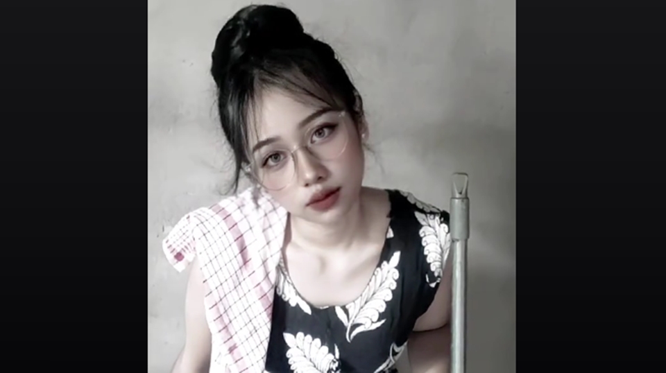 Nisa Viral Tren Mama Muda (TikTok/@_hellonisaa21)